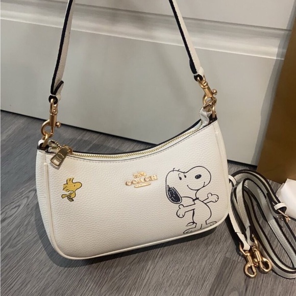 🐕🐕‍🦺🦮Coach X Peanuts Teri Shoulder Bag With Snoopy - Picture 3 of 8